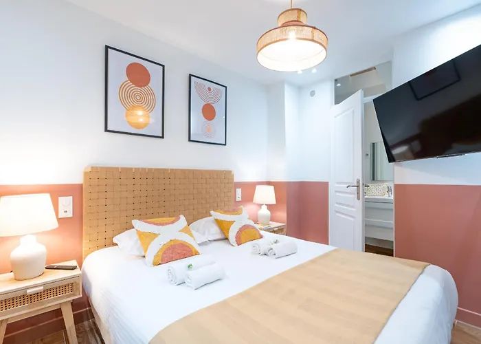 New - Designer Flat For 4 Pp
