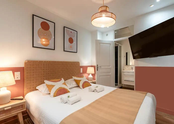 New - Designer Flat For 4 Pp