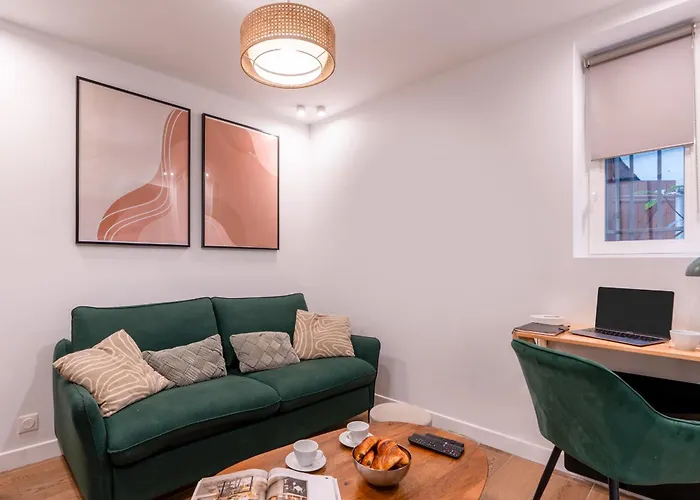 New - Designer Flat For 4 Pp